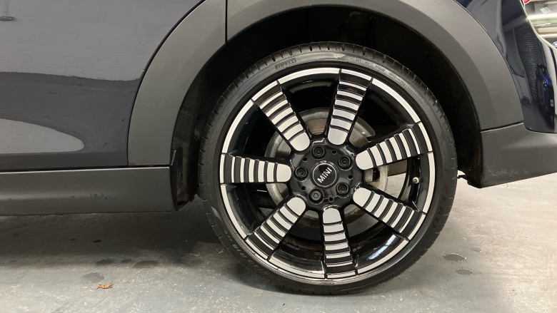 MINI Hatchback 1.5 Cooper Exclusive 5dr Auto Petrol Hatchback